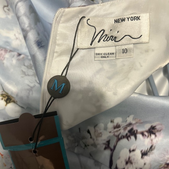 Miri gown, size 10, never worn - Picture 3 of 3